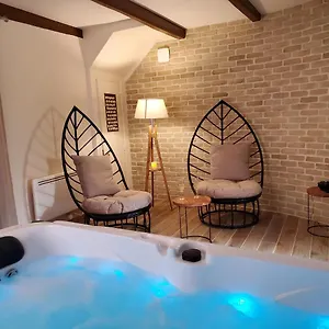 Jacuzzi Privatif Dans Maison De Village Au Calme Hébergement de vacances Flaviac