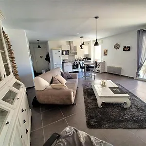 Sur La Sorgue, 2 Pièces. Appartement LʼIsle-sur-la-Sorgue
